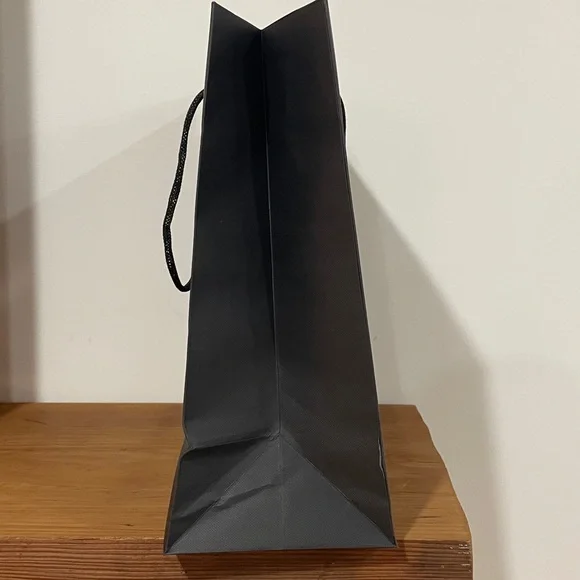 🦁 YSL Black LARGE Gift Bag with Perfume Samples - Picture 4 of 13